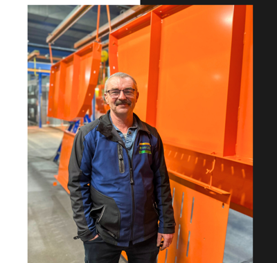 Dit is Slawek, voorman van de straallijn in Emmen